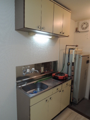 Kitchen. It has a 1 lot gas stoves!