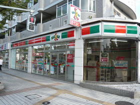 Convenience store. Thanks Takenotsuka store up (convenience store) 205m