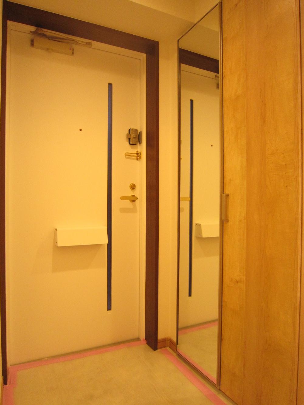 Entrance. Local (12 May 2013) Shooting