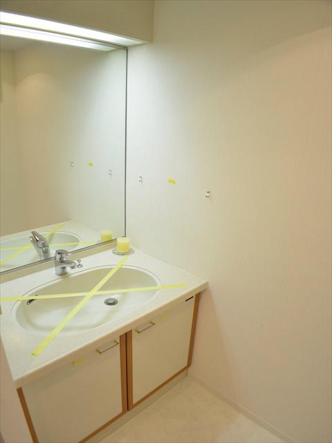 Wash basin, toilet. Wash basin of a single mirror