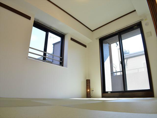 Non-living room. Western-style take the two sides lighting