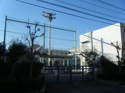 Junior high school. Higashiayase 580m until junior high school (junior high school)