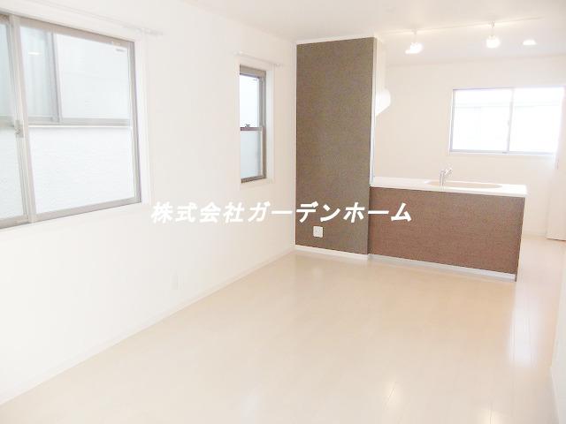 Living. While cooking, It will be seen how the children