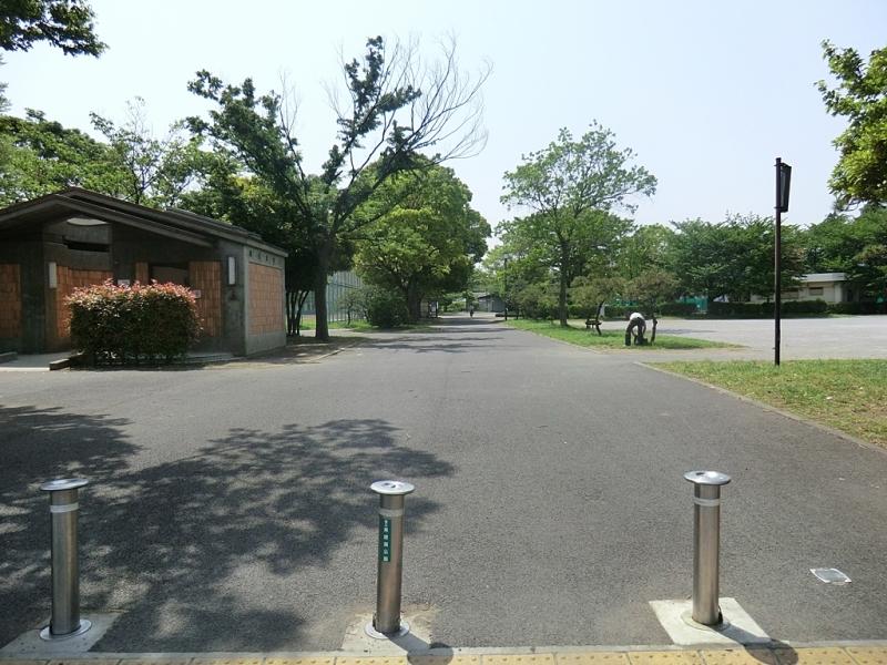 park. 240m until Higashiayase park