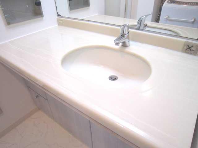 Wash basin, toilet. Room (August 2013) Shooting