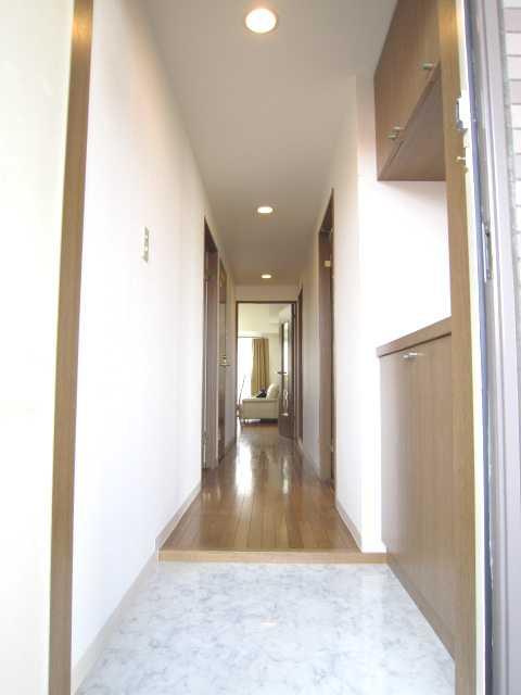 Entrance. Local (August 2013) Shooting