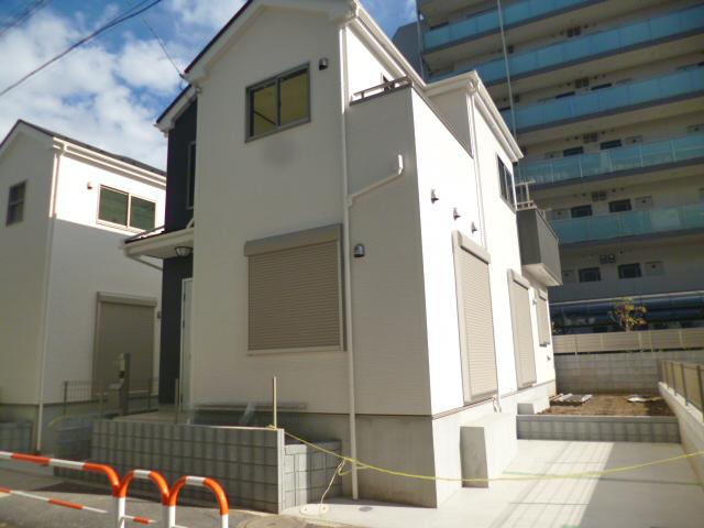 Local photos, including front road. Siemens to public roads 7.7m! It is spacious two-story 4LDK of the site area 30 square meters more than!