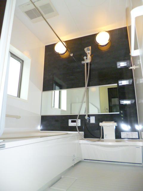 Bathroom. Bathroom Dryer ・ With reheating function