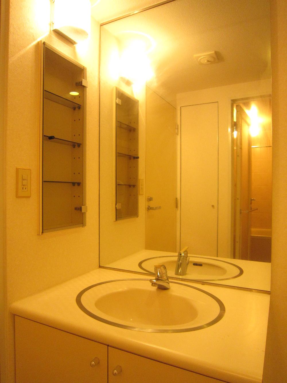 Wash basin, toilet. Indoor (June 2013) Shooting