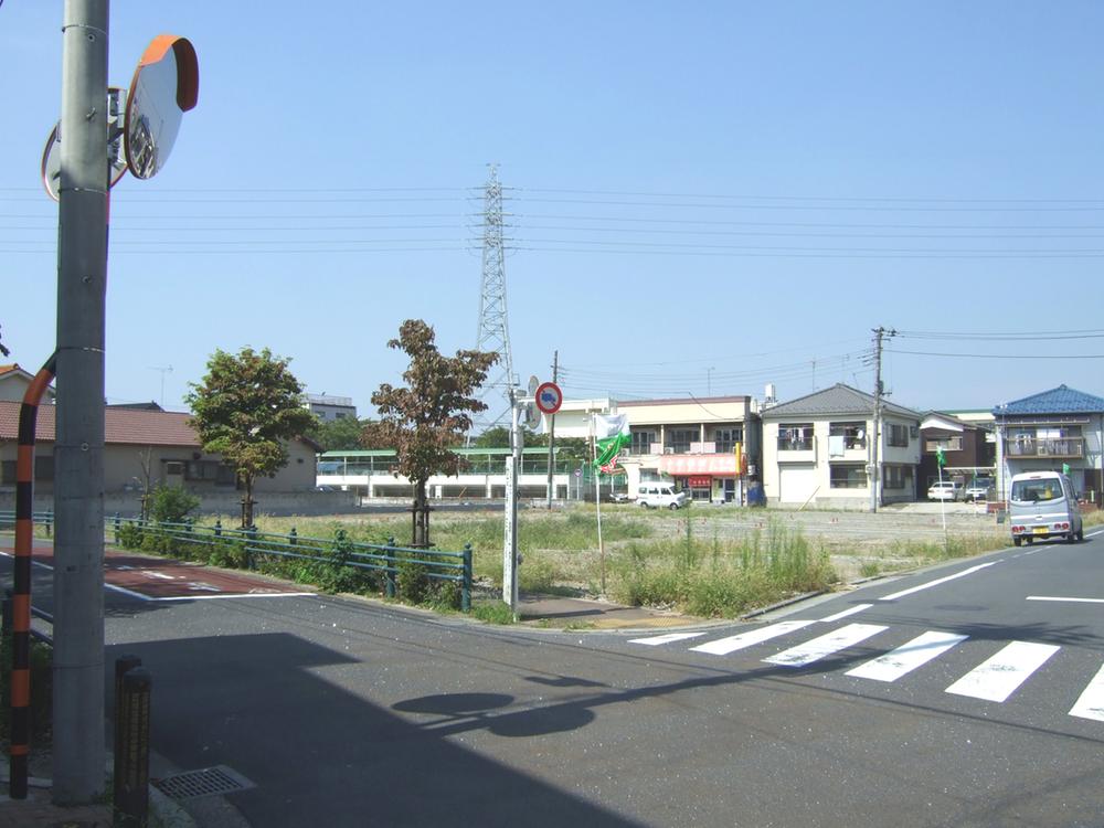 Local photos, including front road. Local (September 2013) Shooting