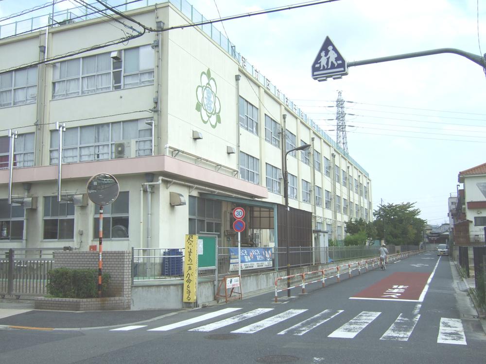 Primary school. 473m to Adachi Ward Kojiya Elementary School