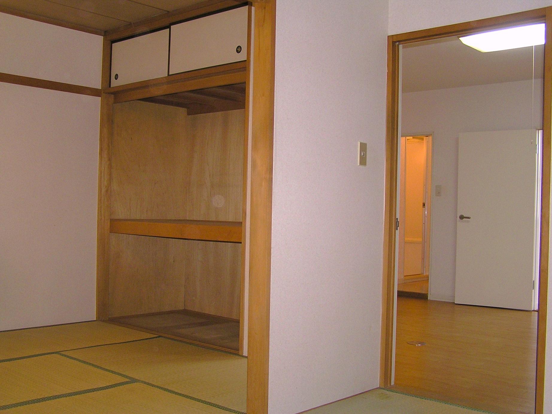 Other room space. Also it comes with a 1 between the housed in a Japanese-style room