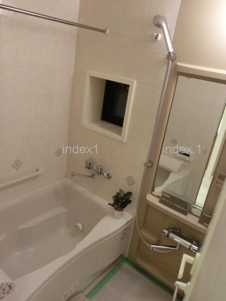 Bathroom. Convenient reheating ・ With bathroom dryer ☆