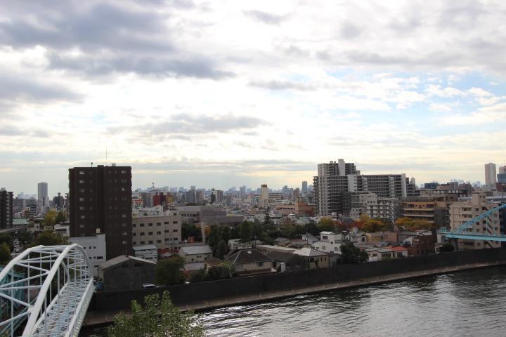 View photos from the dwelling unit. Good views per 9 floor! Please have a look the daytime and night view. (2013 November shooting)