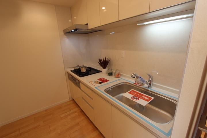 Kitchen. System kitchen is the new replaced.. Ease of use in a wide sink ◎ (2013 November shooting)