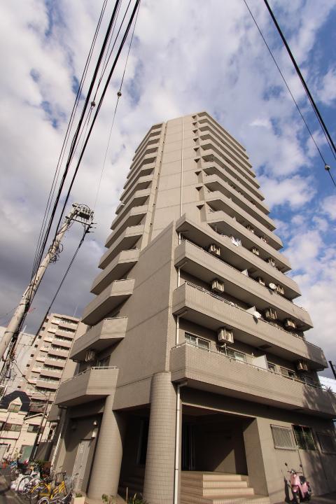 Local appearance photo. 14-storey high-rise apartment. Calm appearance will enhance the style. (2013 November shooting)