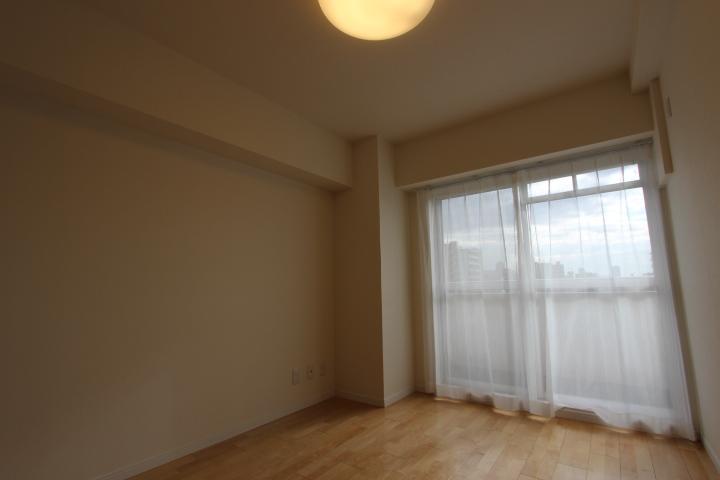 Non-living room. All room cross Zhang already exchange. It is also a good positive per per facing south.