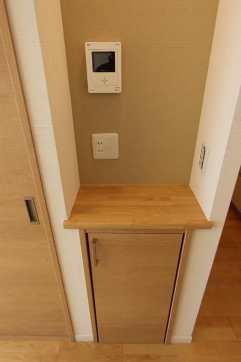 Other. Intercom exchange already. Since the TV a monitor with a look at the visitor, You can check.