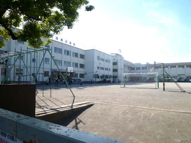 Primary school. 500m to Plain Elementary School
