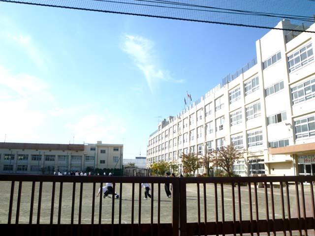 Junior high school. 650m to the east, Shimane Junior High School