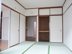 Living and room. 6 Pledge Japanese-style storage There are also plenty