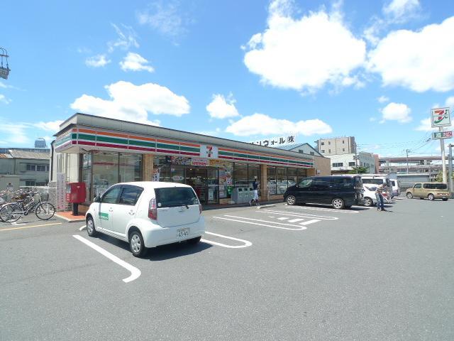 Convenience store. Seven-Eleven 735m to Adachi Kohokubashi Higashiten (convenience store)