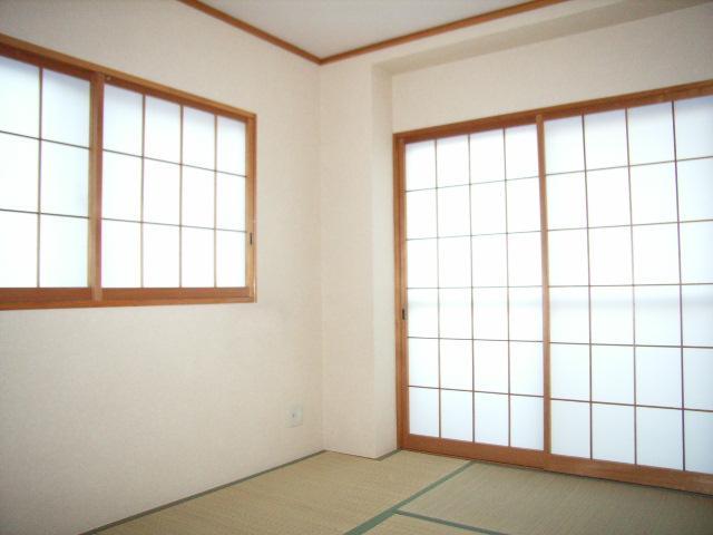 Living and room. Japanese-style room (same type)