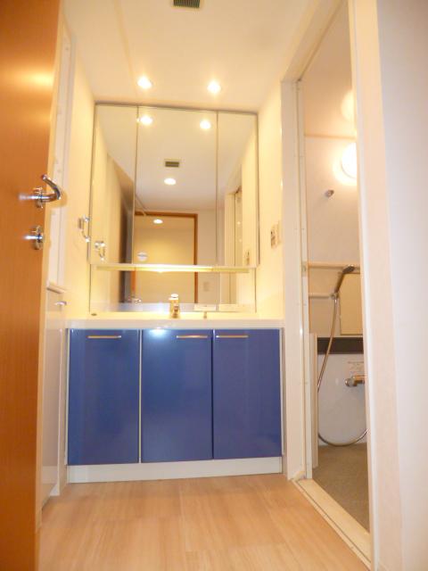 Wash basin, toilet. Interior renovation completed [Pets welcome breeding]  [2003 architecture]  [Super close]