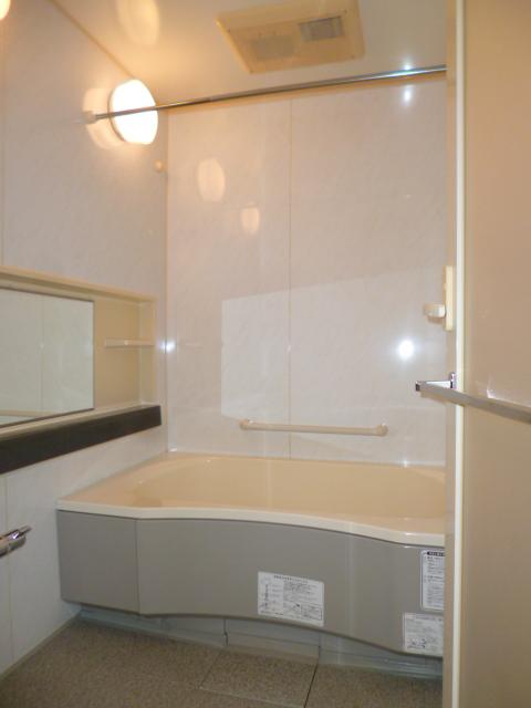 Bathroom. Reheating ・ With bathroom dryer ・ 24-hour ventilation system