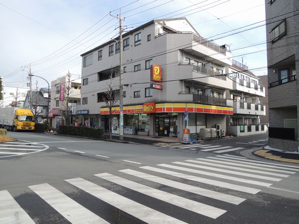 Convenience store. Yamazaki Daily Store (convenience store) up to 35m