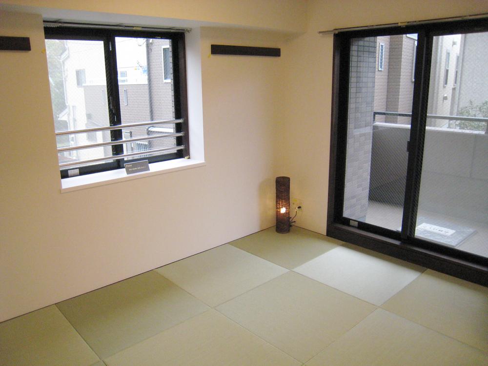 Non-living room. It was crowded laying a new Ryukyu tatami.