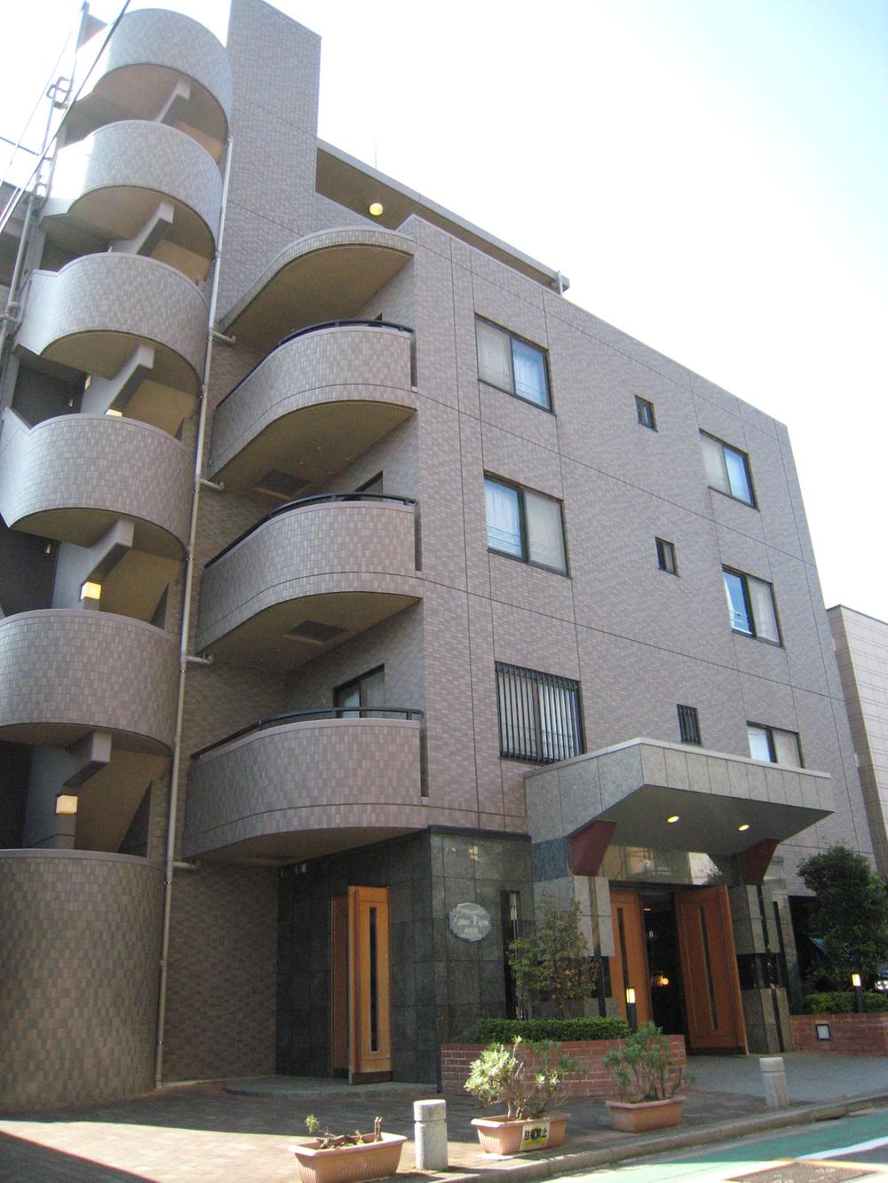 Local appearance photo. Heisei 12 years Built in tiled.