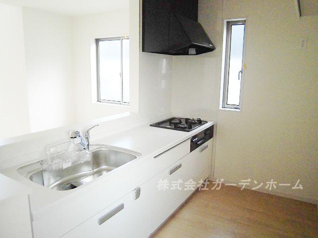 Model house photo.  ■ Popular face-to-face system kitchen to wife ■ 