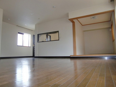 Other room space. About 20 tatami wide living room