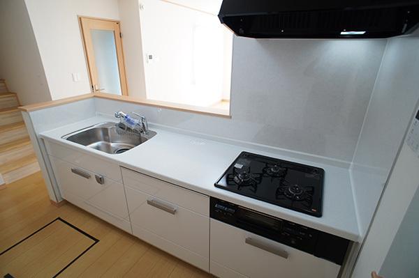 Kitchen. Face-to-face kitchen can feel your family close