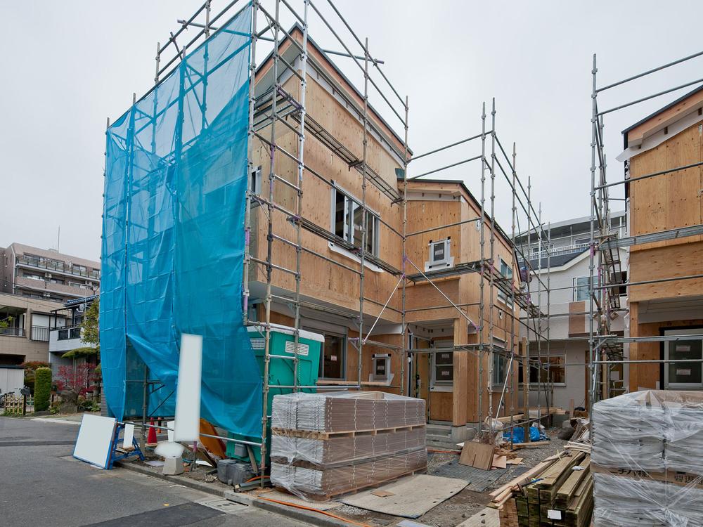 Local photos, including front road. Local (12 May 2013) Shooting