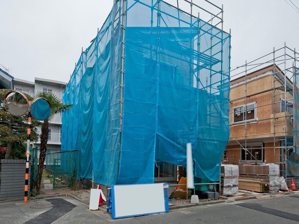 Local photos, including front road. Local (12 May 2013) Shooting