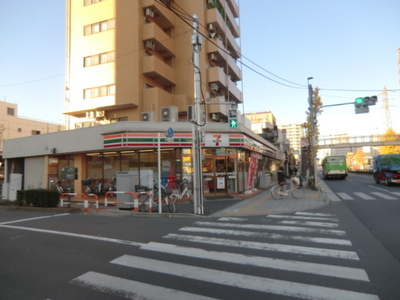 Convenience store. 170m to Seven-Eleven (convenience store)