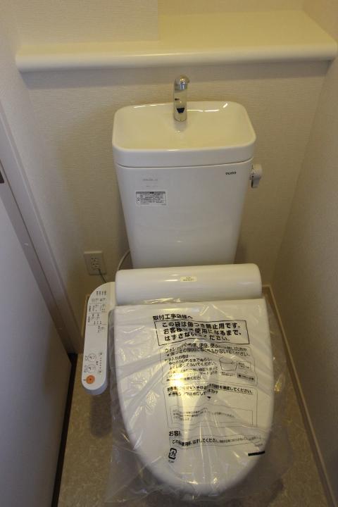 Toilet. Shower function with toilet (2013 November shooting)