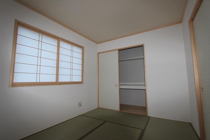 Non-living room. Japanese-style tatami smell of pleasant (2013 November shooting)