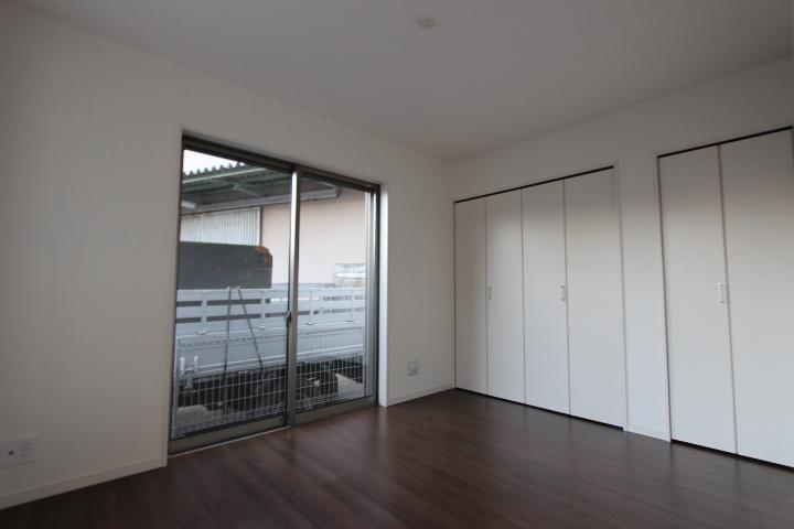 Non-living room. Each room contained a large number (2013 November shooting)