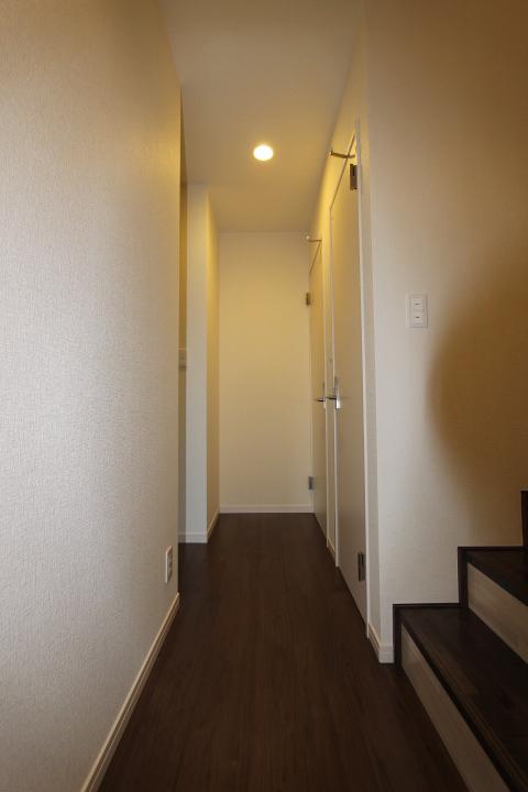 Entrance. Simple and modern interior (2013 November shooting)
