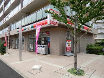 Convenience store. 10m until Thanksgiving (1F) (convenience store)