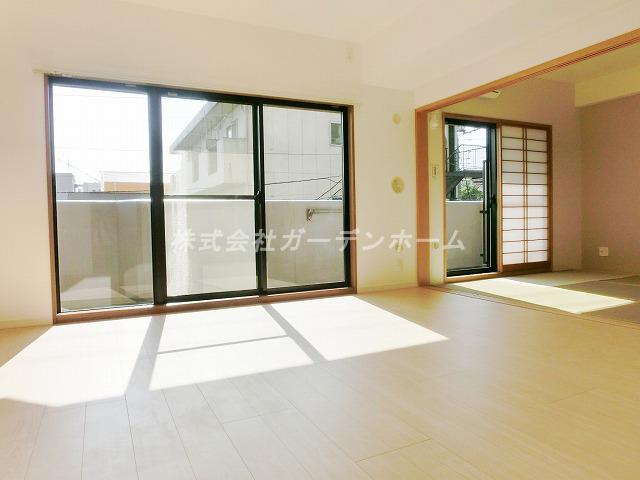 Living. Yang per well of LDK