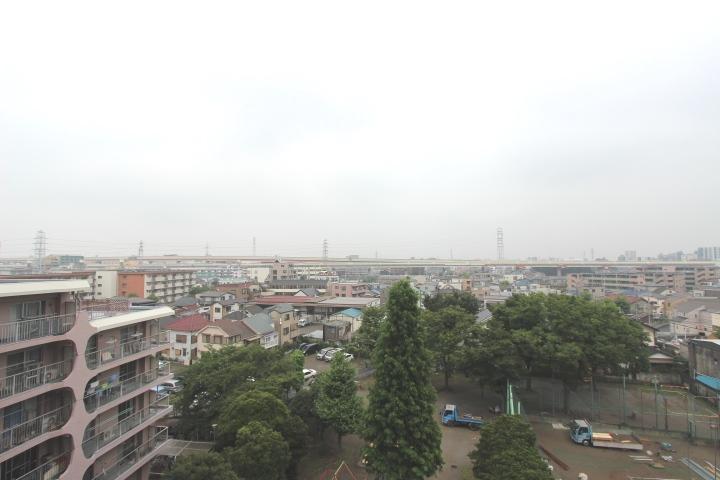 View photos from the dwelling unit. Good view. There is a sense of relief because there is no tall buildings around. View from the site (July 2013) Shooting