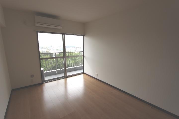 Non-living room. All room cross Zhang already exchange. Air conditioning was also a new mounting.