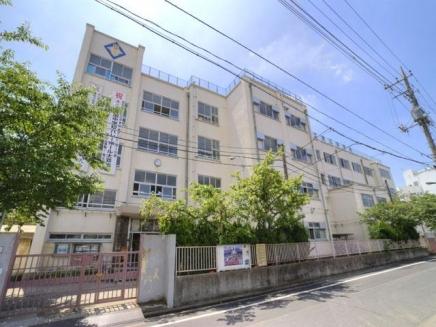 Junior high school. 451m to Adachi Ward Fuchie Junior High School