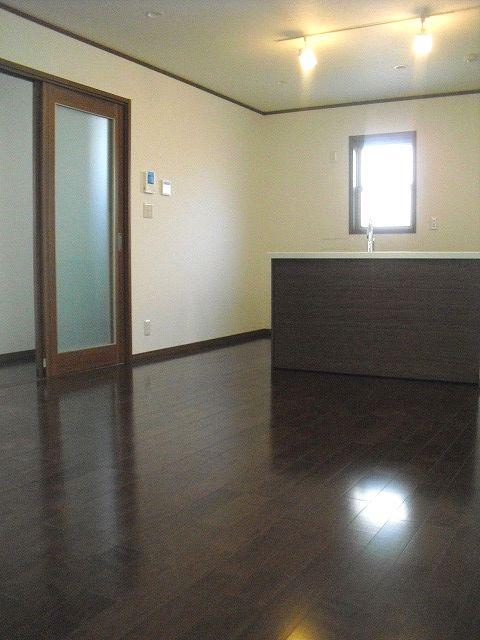 Same specifications photos (living). Construction example photo