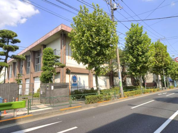 Primary school. Senju to elementary school 660m