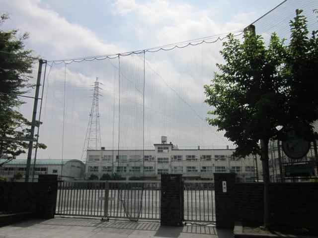 Primary school. Until the municipal Ayase elementary school 900m